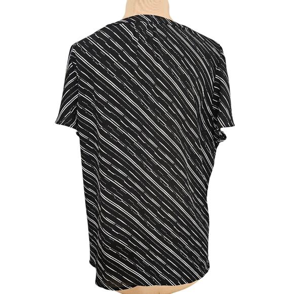 Maurices Black and White Women's Top Plus Size 1X Y Neck Tunic Dark Whimsical - Picture 2 of 14